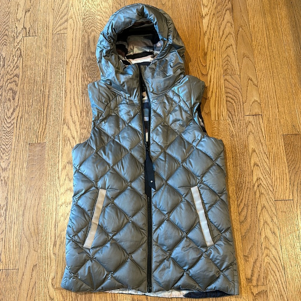 Lululemon reversible puffer vest
